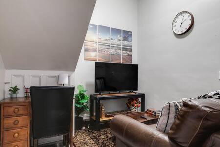 G2 Central Location Museums Free Parking Richmond Bagian luar foto