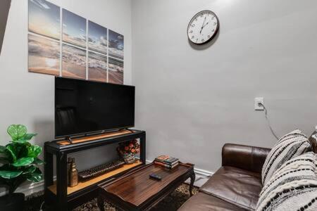 G2 Central Location Museums Free Parking Richmond Bagian luar foto